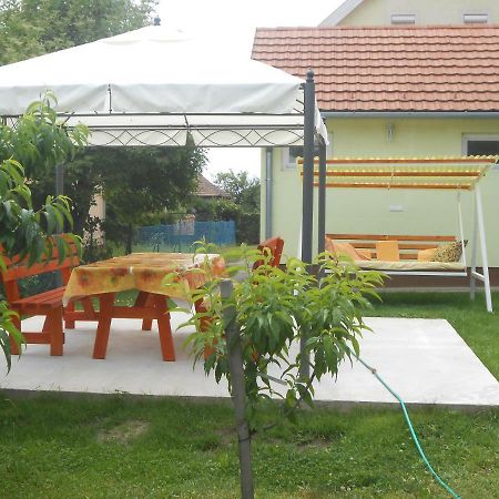شقة Nora Apartman Balatonfůzfő المظهر الخارجي الصورة