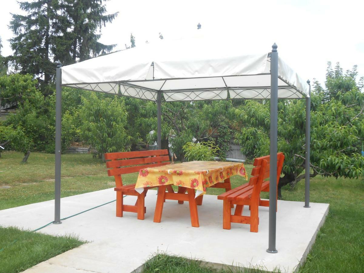 شقة Nora Apartman Balatonfůzfő المظهر الخارجي الصورة